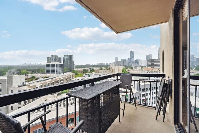 Building Photo - Renovated Condo with Skyline Views
