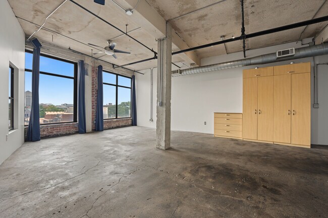 Building Photo - 95 Forsyth St NW
