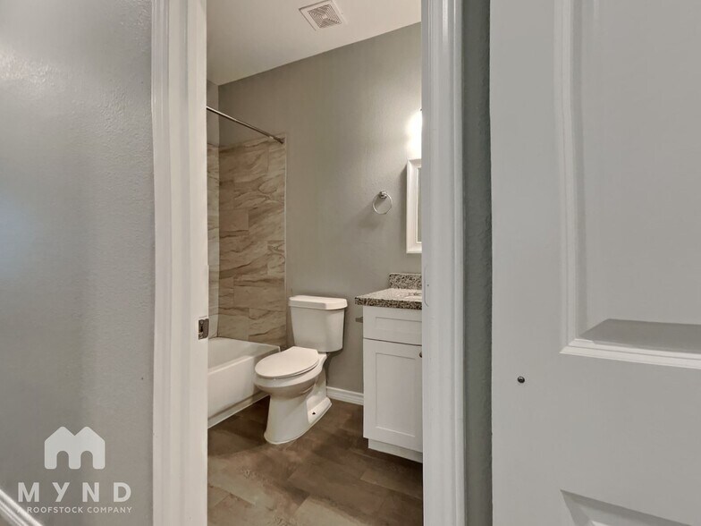 Building Photo - 16649 E Hammon