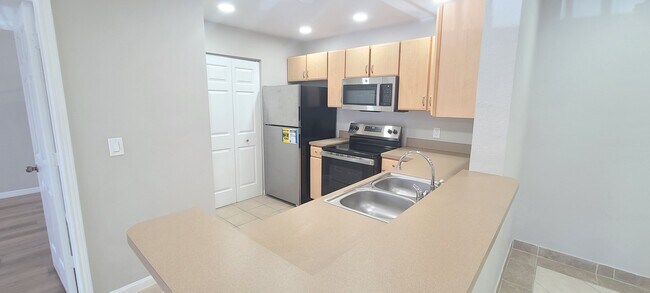 Building Photo - 940 Village Trail