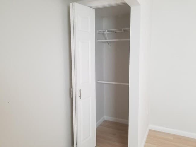 Building Photo - Remodeled 2 Bedroom- Minutes from Las Vegas Strip!!