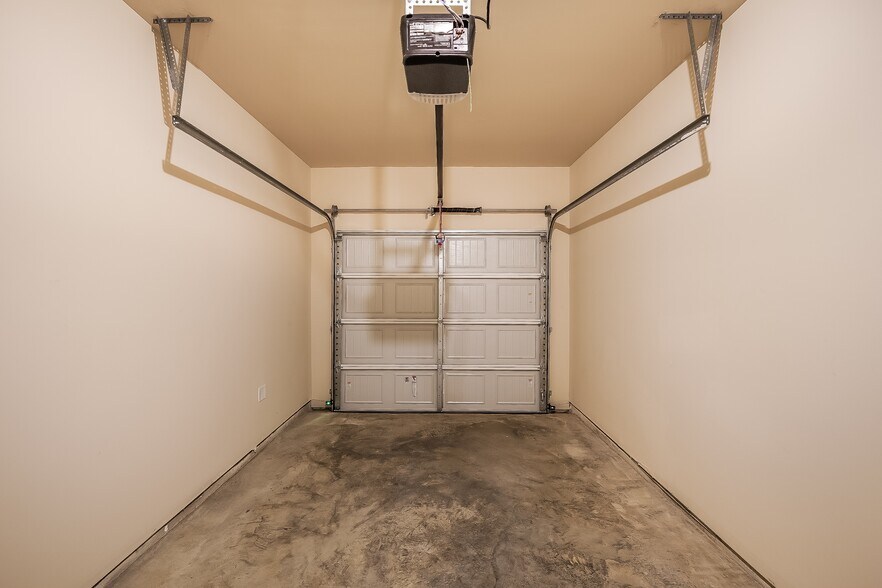 Building Photo - 6483 Rainbow Row