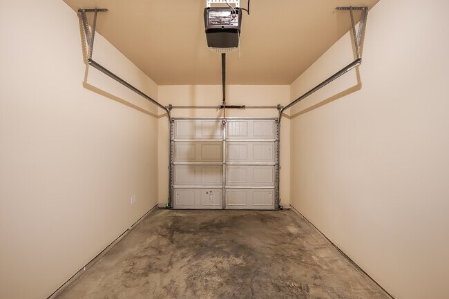 Building Photo - 6483 Rainbow Row