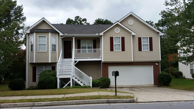 MOVE IN TODAY! Large 4 bed 2 bath with bo... - MOVE IN TODAY!  Large 4 bed 2 bath with bo...