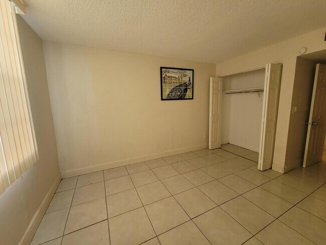 Building Photo - 488 NW 165th St