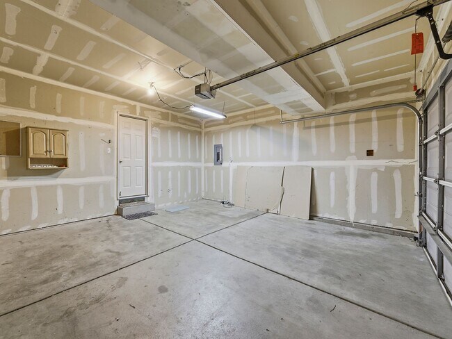 Building Photo - Recently Refreshed 3 Bed, 2.5 Bath Duplex with Fenced Yard — Available Now in Evans, CO!