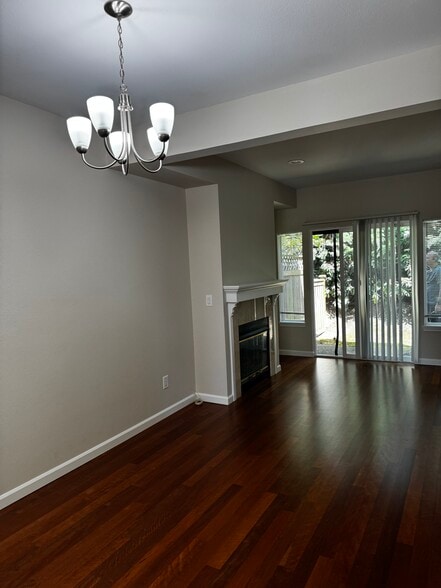 Family room - 2680 139th Ave SE
