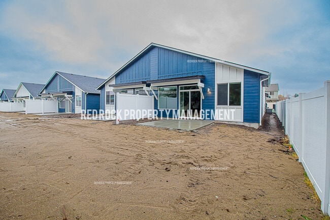 Building Photo - 610 S Crescent Ln