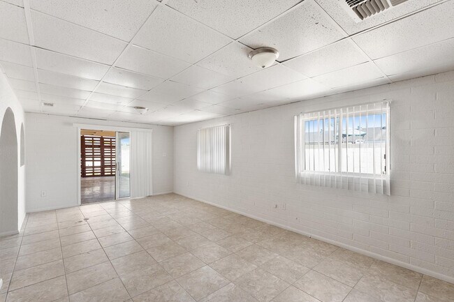 Building Photo - 7422 W Turney Ave