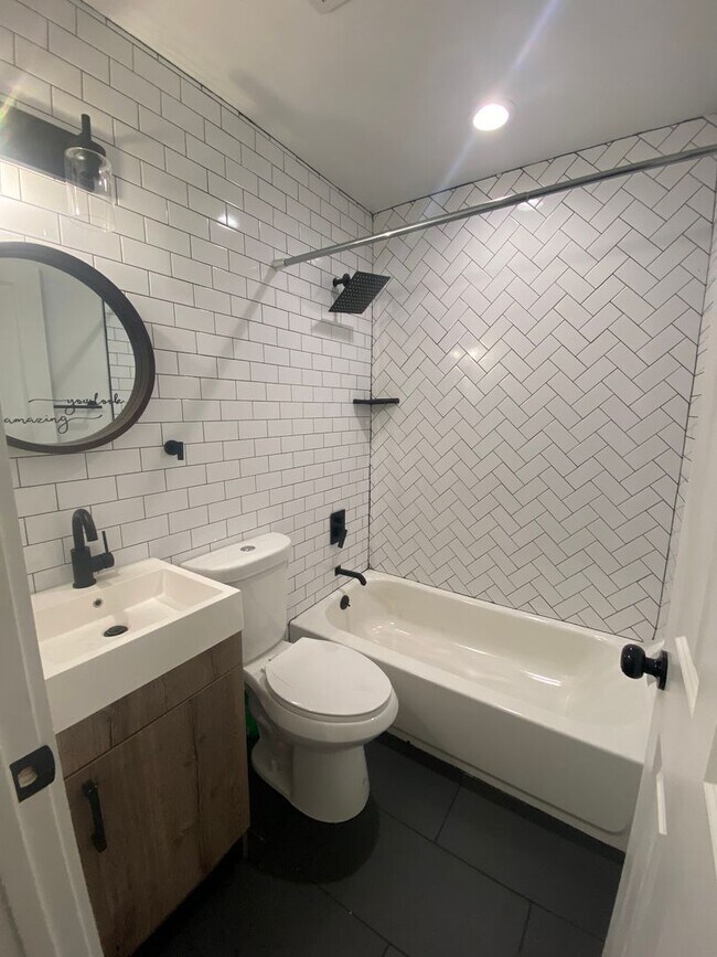 Building Photo - Stylish 5 Bedroom home in Fort Washington