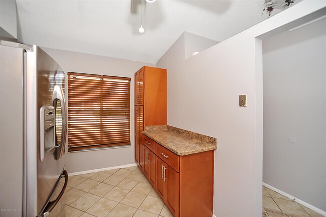 Building Photo - 905 Barbados Ave