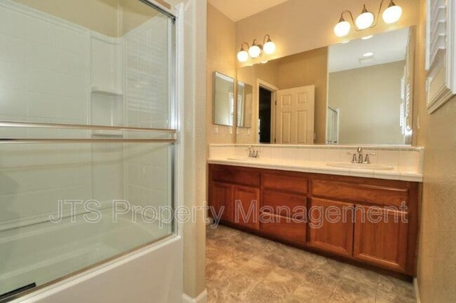 Building Photo - 217 Barnhill Dr