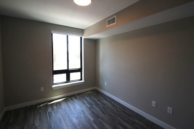 Building Photo - 629 Washington St