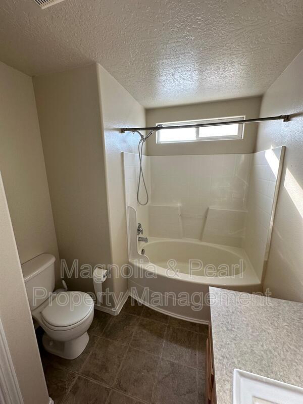 Building Photo - 16538 Sadie Ave