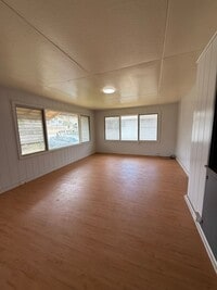 Building Photo - Single level 3 bedroom/1.5 Bath