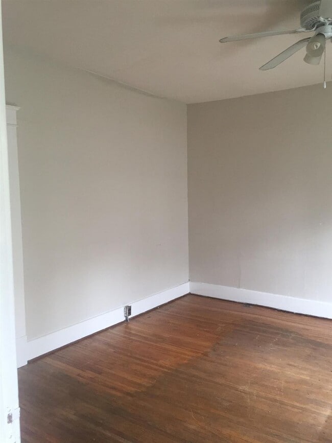 Building Photo - Studio apartment for rent in charming older home!