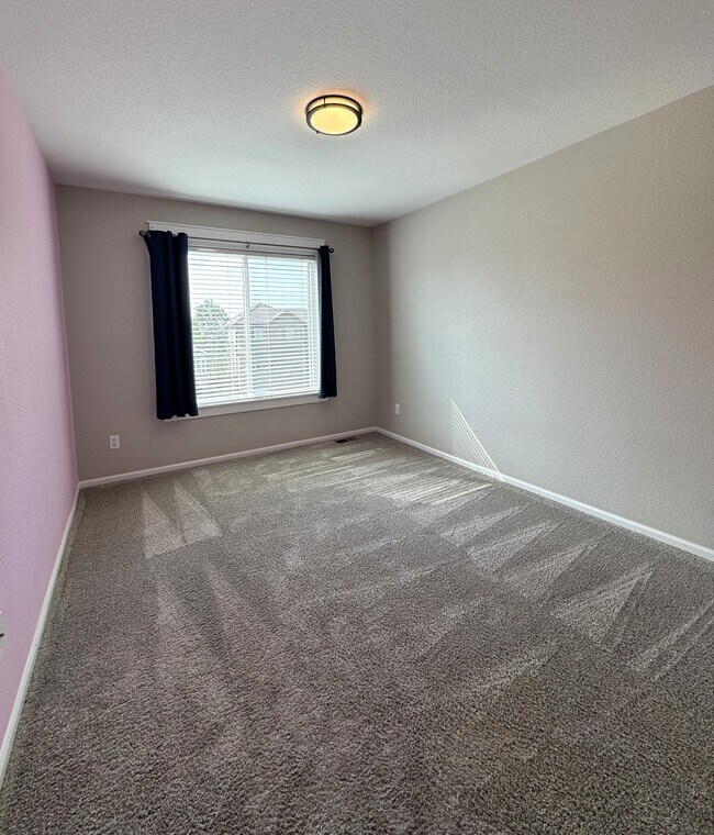 Building Photo - 2390 Broadleaf Loop