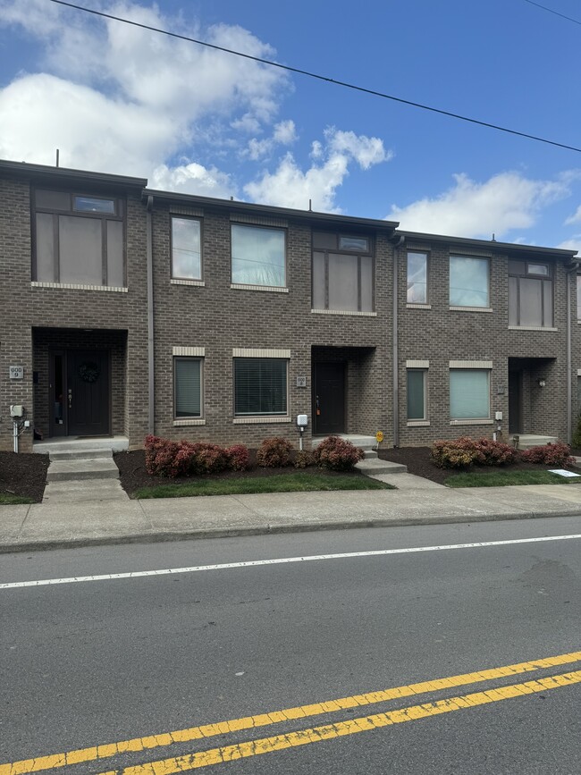 Building Photo - 600 Garfield St