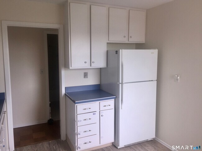 Building Photo - 1 Strawberry Hill Ct