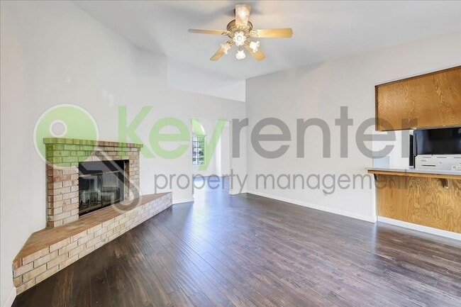 Building Photo - 2624 Walnut Ave