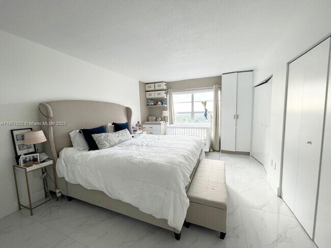 Building Photo - 11111 Biscayne Blvd
