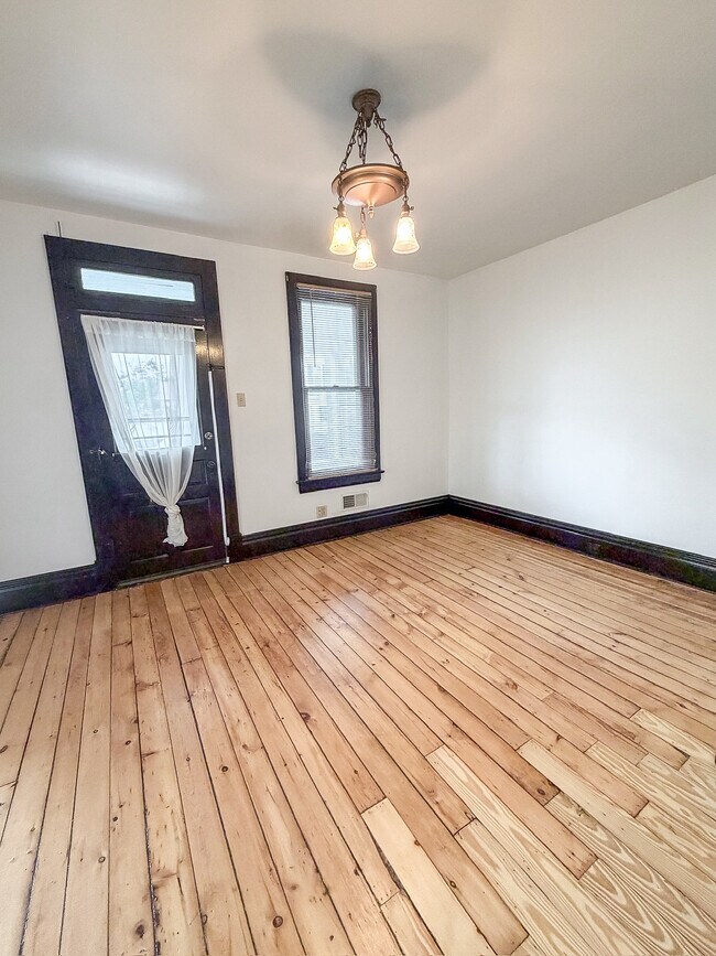 Building Photo - 506 Locust St