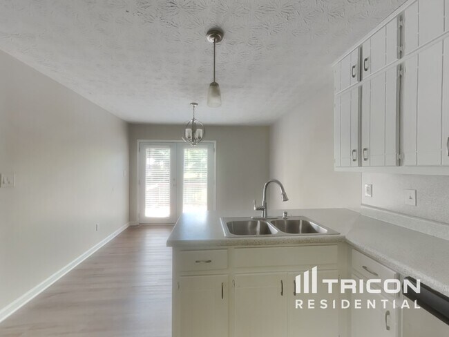 Building Photo - 325 Cypress Ln