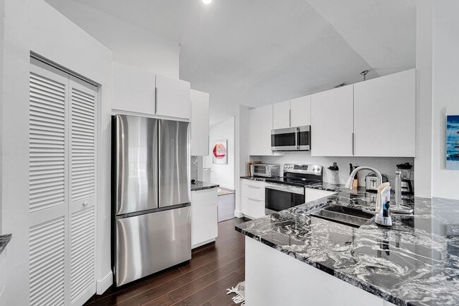 Building Photo - 945 Sunflower Ave