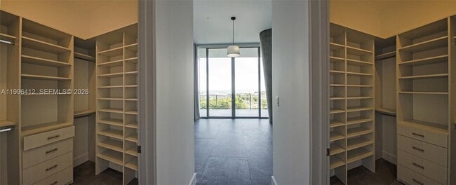 Building Photo - 2669 S Bayshore Dr