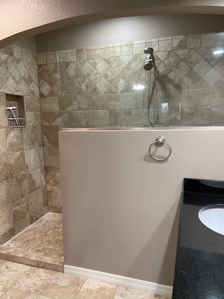 MASTER WALK IN BATH SHOWER - 219 Villa Di Este Ter