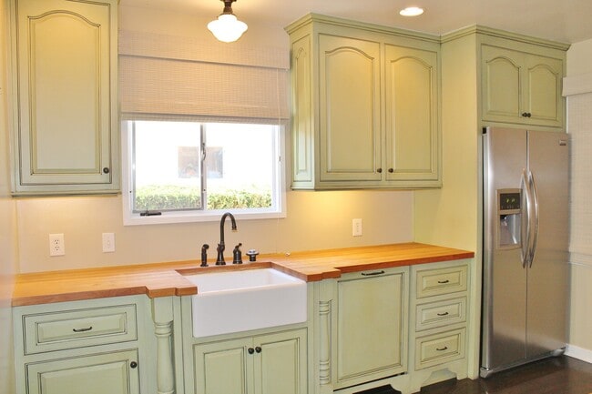 Building Photo - 3170 Strathmore Dr