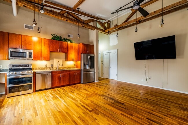 Building Photo - 400 W Church Ave