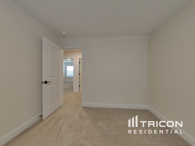 Building Photo - 615 Cantrell Dr