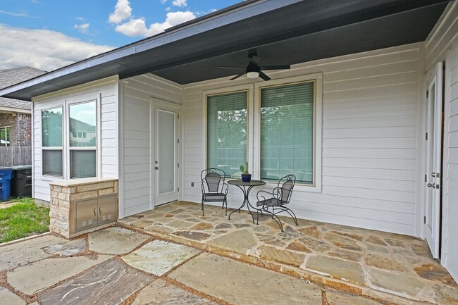 Building Photo - 1434 Oaklawn Dr