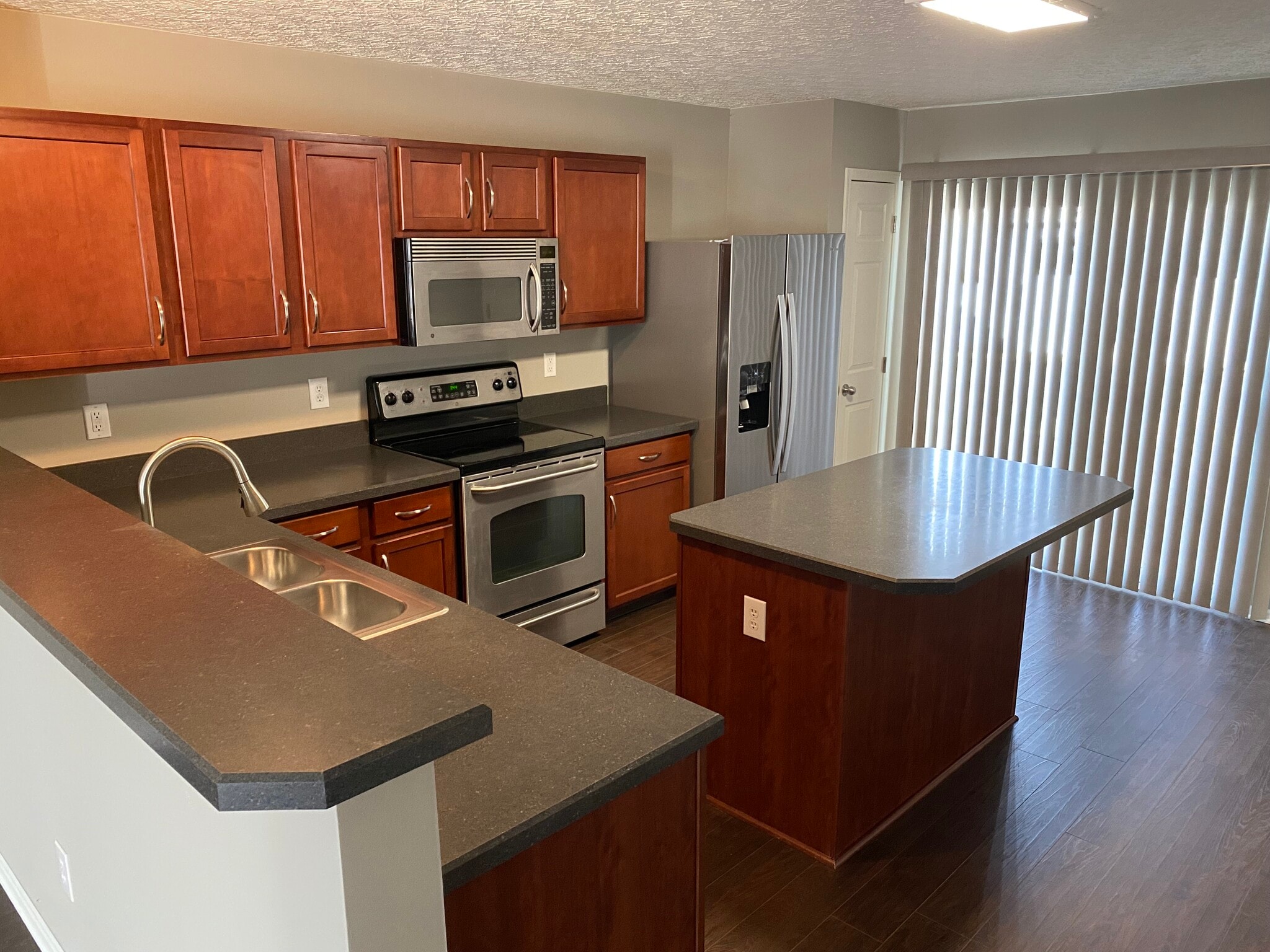 Kitchen to Back Patio - 5974 Canyon Creek Dr