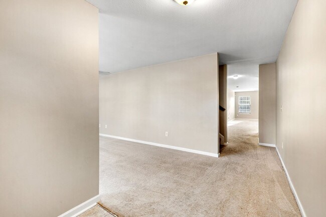 Building Photo - Spacious 4 BR, 2.5 BA, Master BR on Main, Conveniently Located Between Greenville and Spartanburg