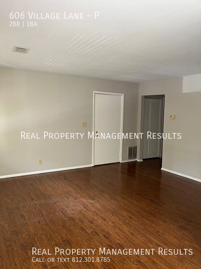 Building Photo - 606 Village Ln