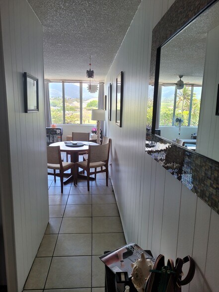 Entry - 111 Kahului Beach Rd