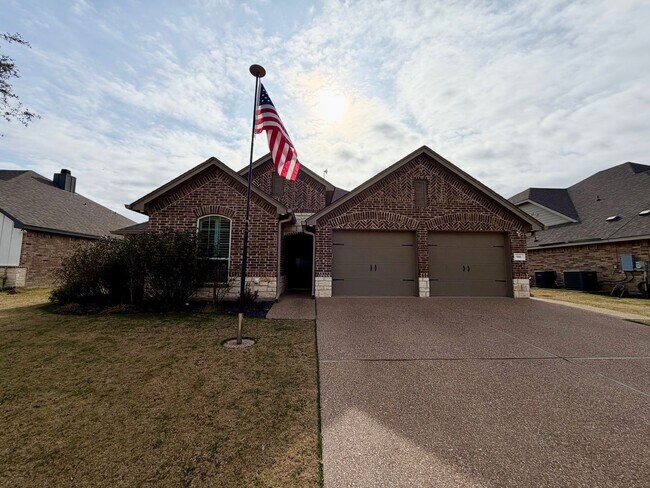 Building Photo - Beautiful 4 Bedroom Rental with Garage & Outdoor Living Space