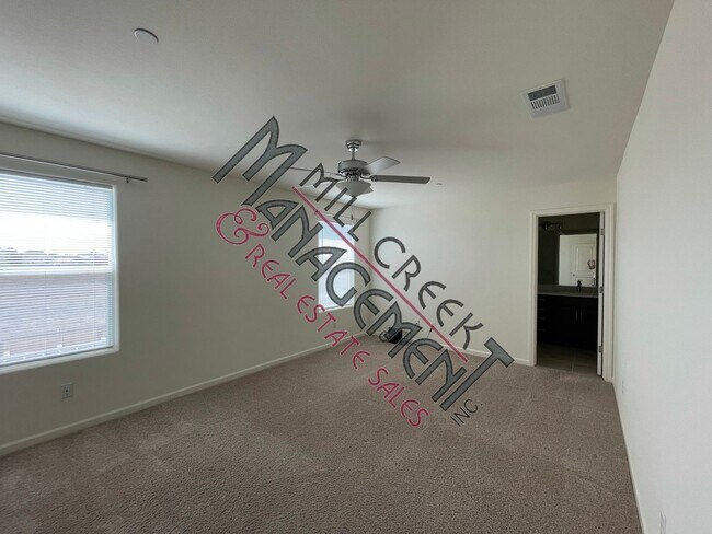 Building Photo - Like New Home In North East Visalia