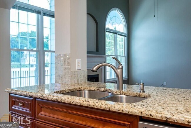 Building Photo - 225 Heritage Lake Dr