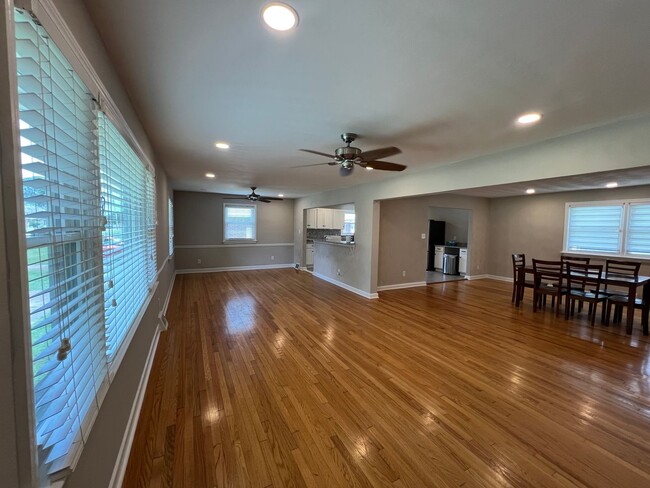 Building Photo - Updated and Spacious ranch in CAMELLIA ACRES
