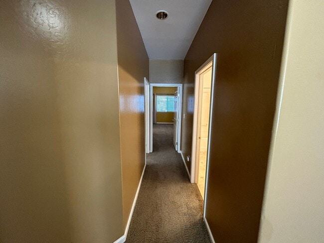 Building Photo - Beautiful 3 Bedroom/2 Bathroom + Office in...