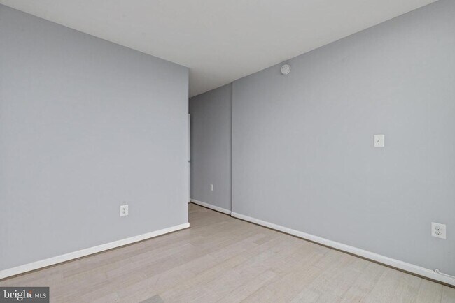 Building Photo - 3705 S George Mason Dr