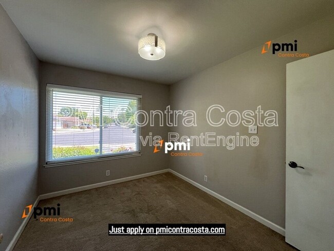 Building Photo - 2690 Waltrip Ln