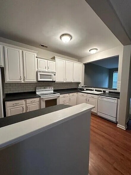 Building Photo - 8456 Central Dr