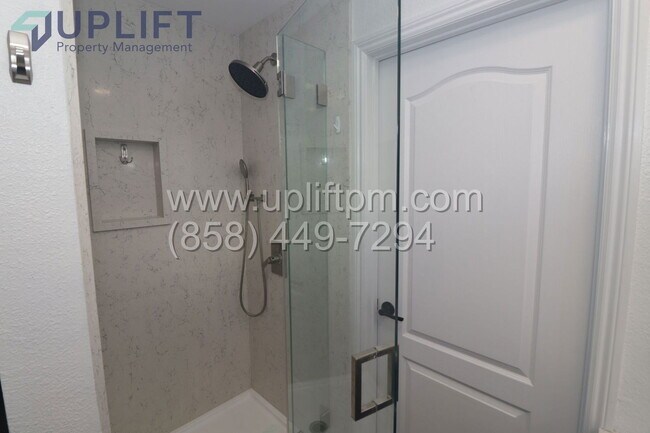 Building Photo - 9429 Calle Del Lago