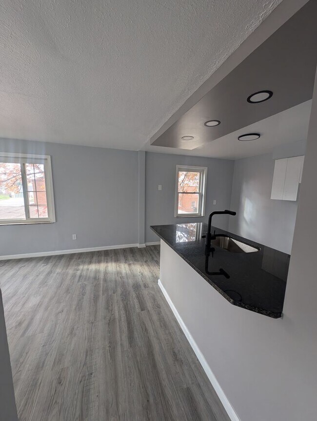 Building Photo - Charming Units in Euclid, Cleveland!