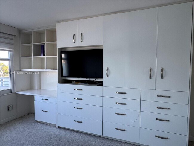 Building Photo - 5600 Collins Ave