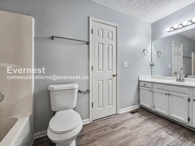 Building Photo - 117 Thornwood Dr